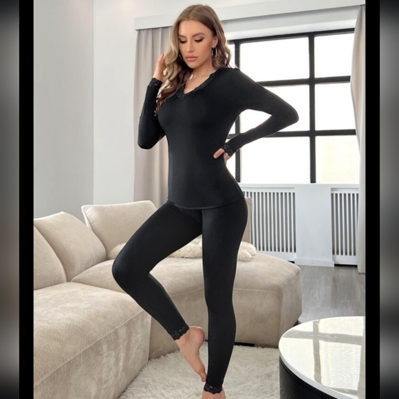 Cuddl Duds 3 Pcs. Women's Warm Winter Essentials 2 Med Tops 1 Pr. Leggings - Picture 2 of 7